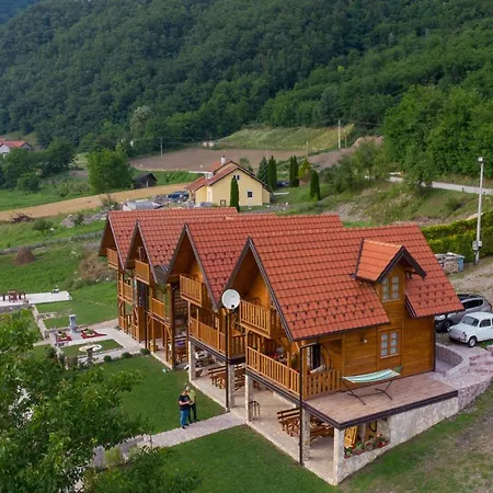 Vikendica Pored Drine Баина-Башта