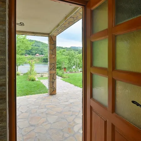 Vikendica Pored Drine Дом отдыха