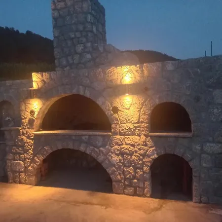 Vikendica Pored Drine *