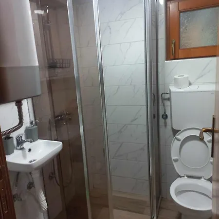 Vikendica Pored Drine Баина-Башта